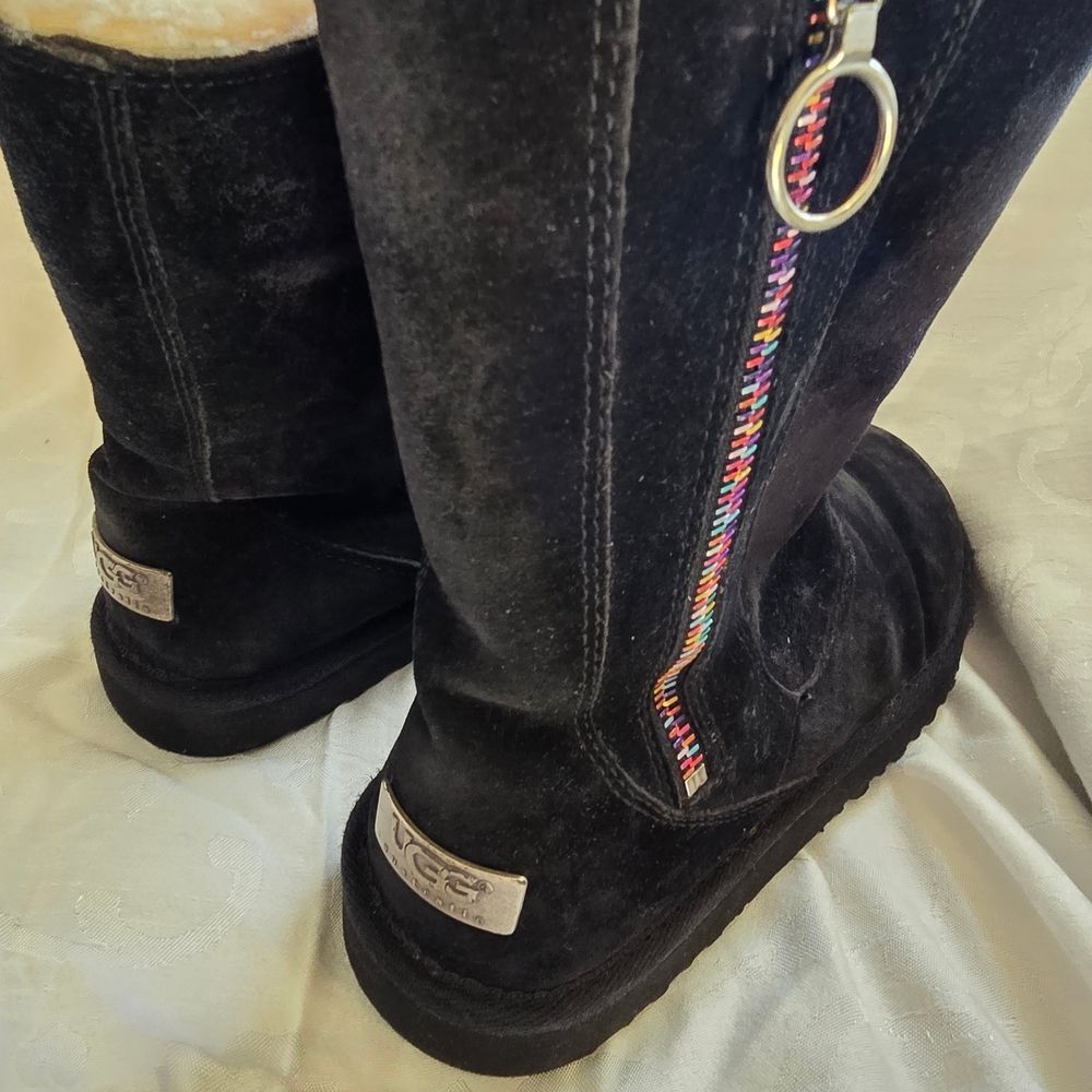 🧡 Authentic UGG Black Boots With Rainbow Zipper - Picture 4 of 6